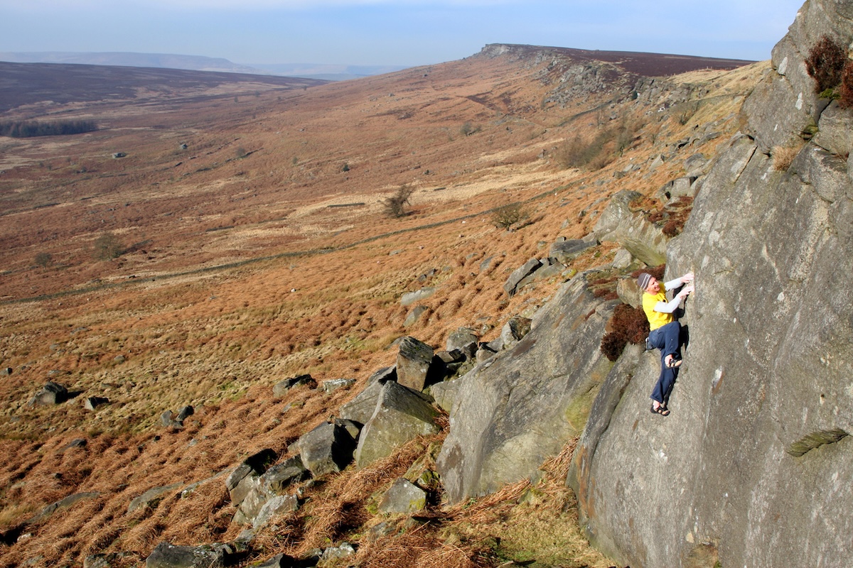 bouldering-stanage-edge-peak-district