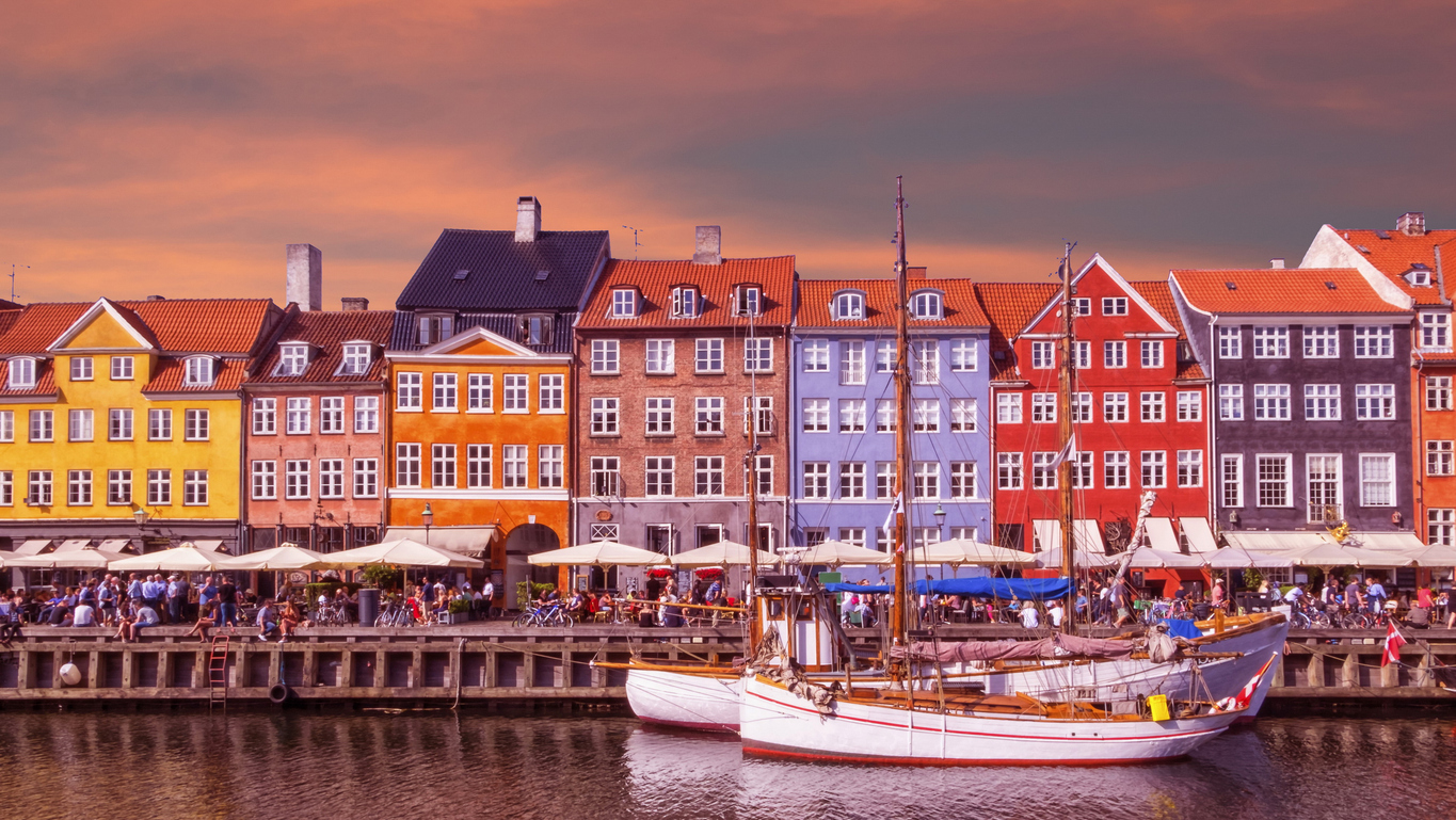 Colorful-buildings-of-Nyhavn-in-Copenhagen-Denmark