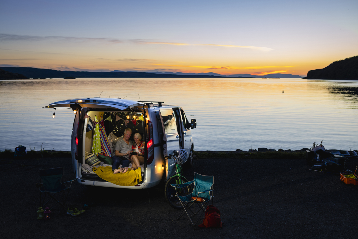 couple-campervan-sunset-scotland