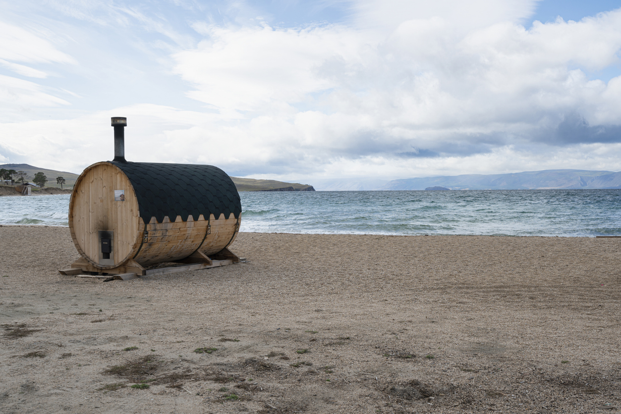 barrel-sauna-on-the-beach