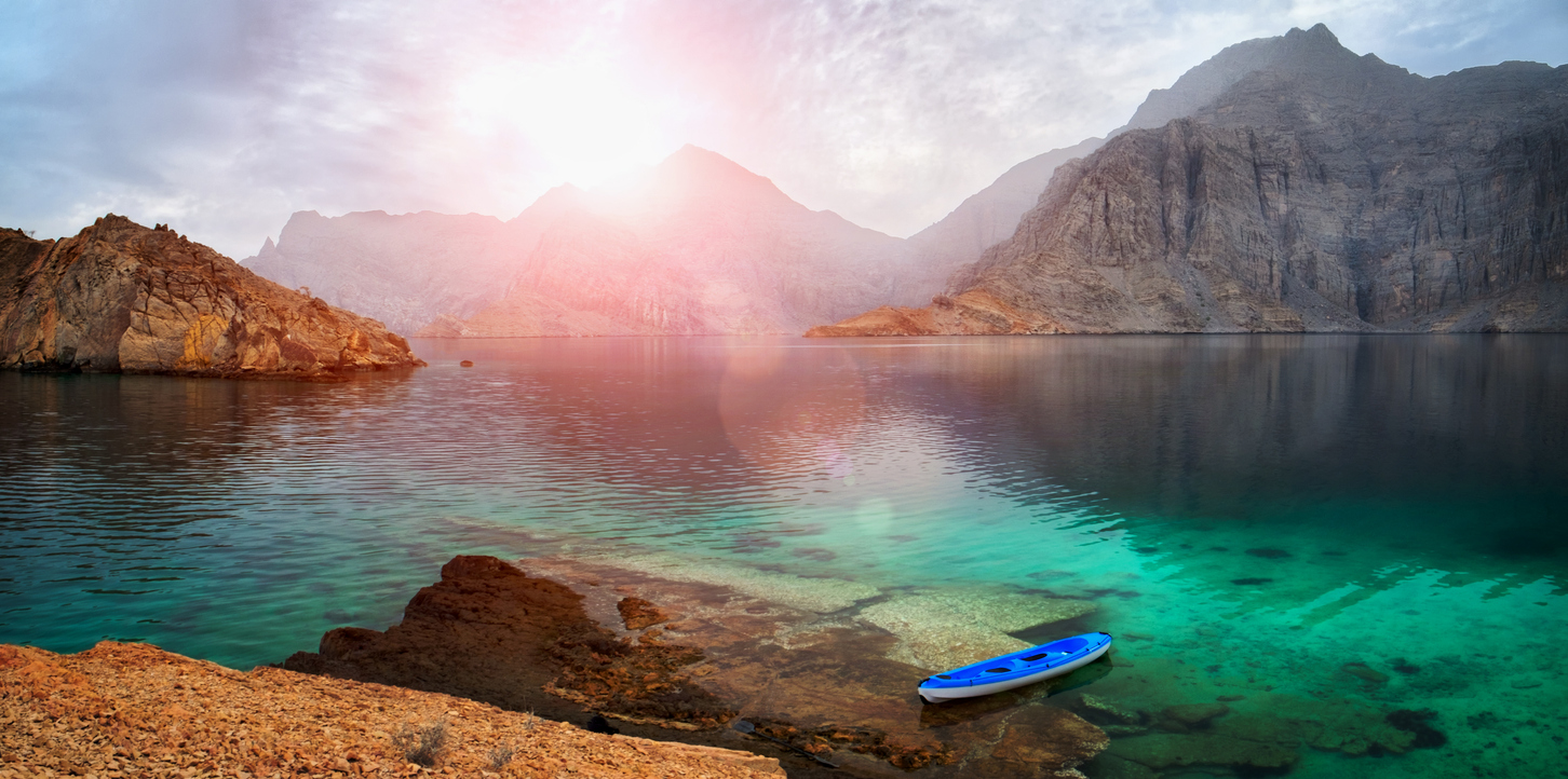 kayak-mountains-fjords-oman