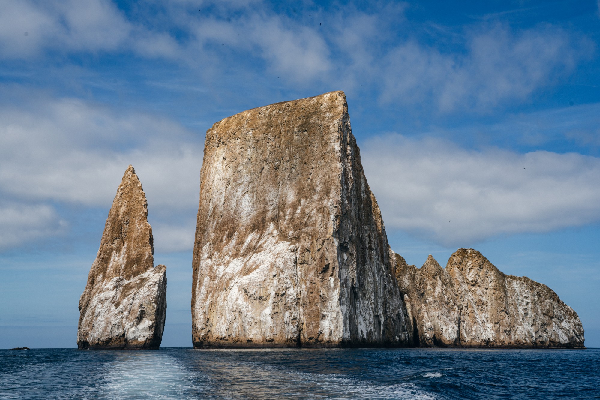 Léon Dormido rock formation, Galápagos 