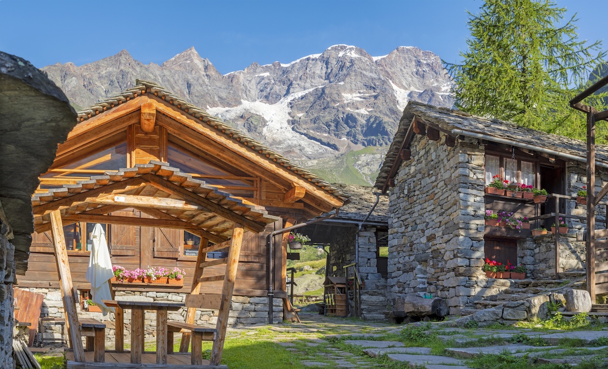 Punta Gnifetti Punta Gnifetti-Signalkuppe-Parrotspitze-Ludwigshohe-Piramide-Vincent-peaks-from-Rifugio-Pastore
