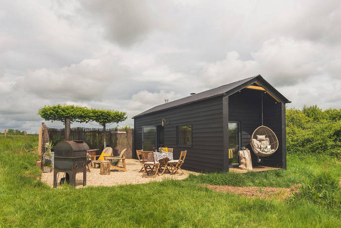 the-heron-cabin-dorset-exterior